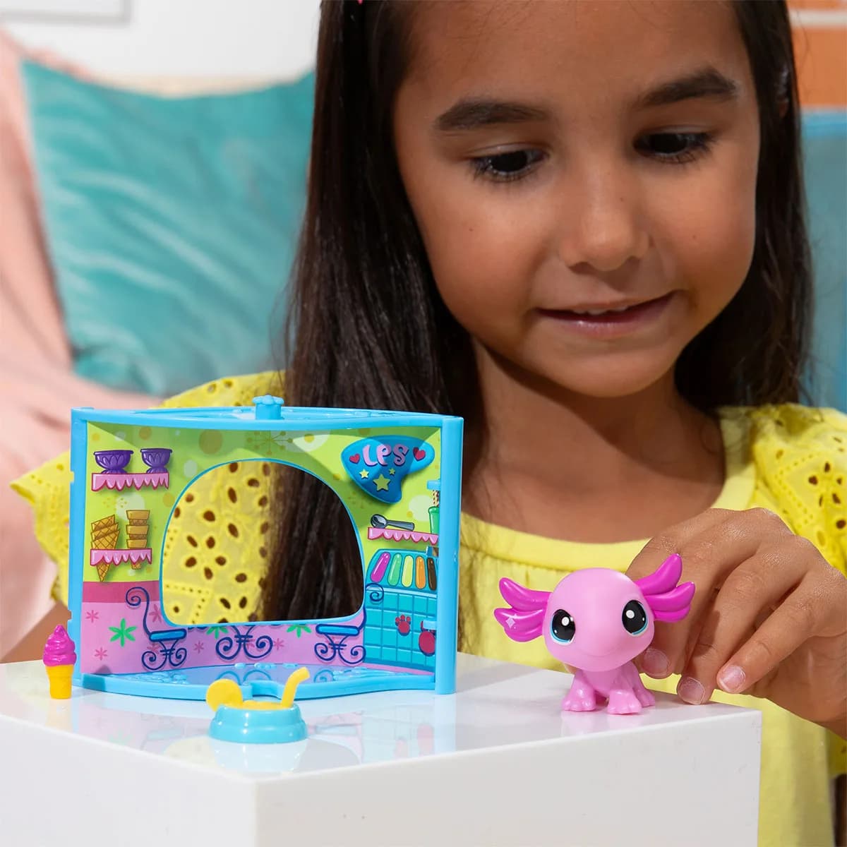 Ігровий набір Littlest Pet Shop - Крамничка морозива 00593 фото 4 Ігровий набір Littlest Pet Shop - Крамничка морозива 00593 фото 4