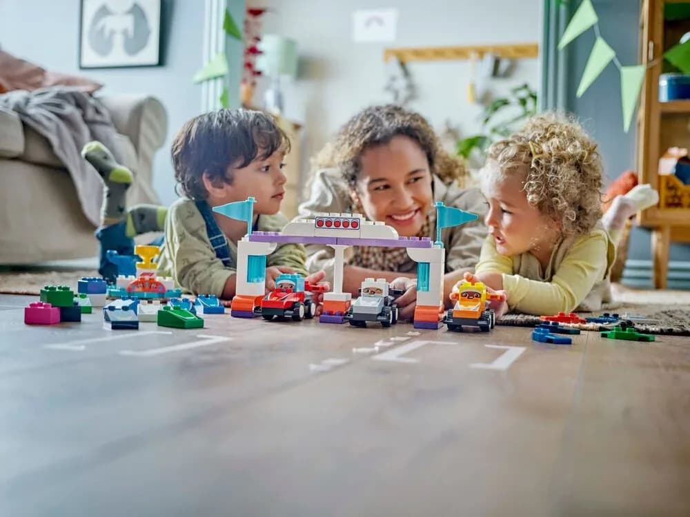 Конструктор Lego Duplo Автомобілі і пілоти команд Формули-1 70дет 10445 фото 7 Конструктор Lego Duplo Автомобілі і пілоти команд Формули-1 70дет 10445 фото 7