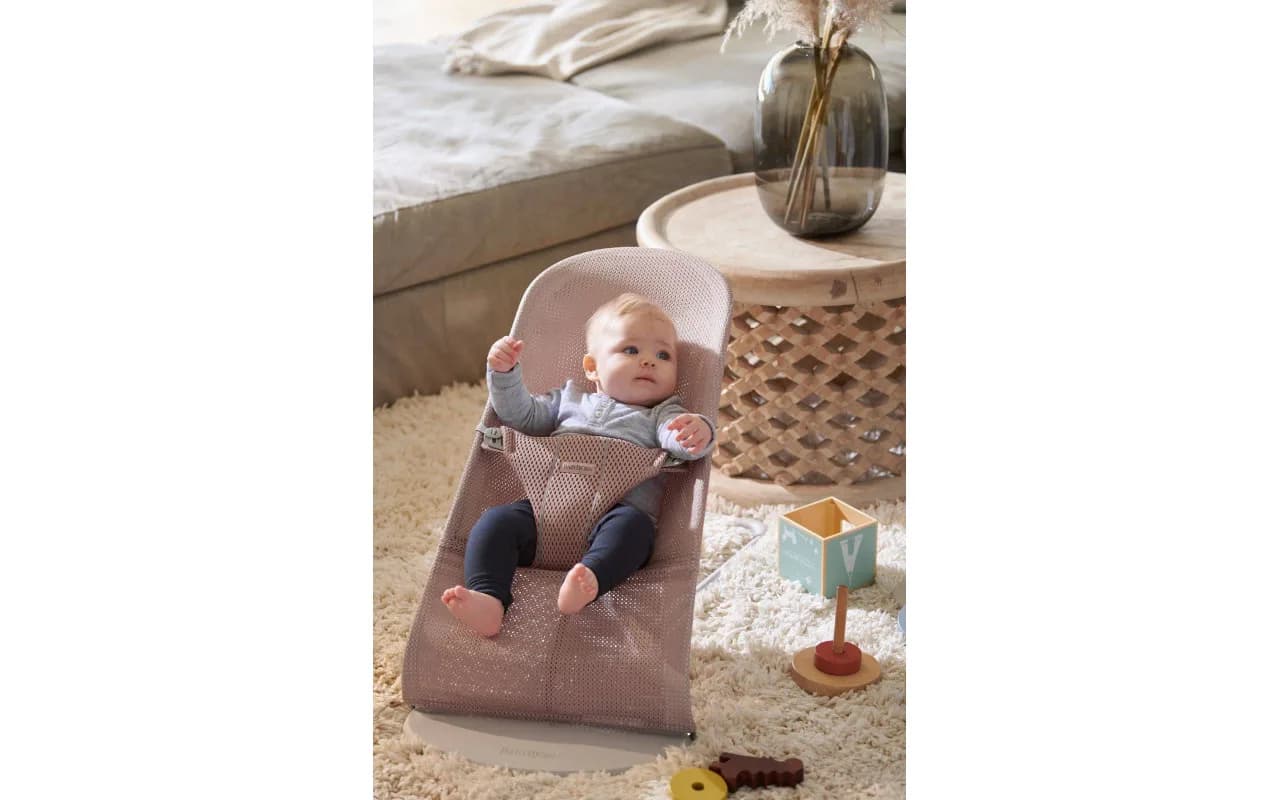 Шезлонг BabyBjorn Bouncer Bliss Mesh 1089 Dusty Pink фото 3 Шезлонг BabyBjorn Bouncer Bliss Mesh 1089 Dusty Pink фото 3