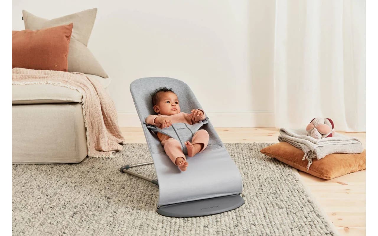 Шезлонг BabyBjorn Bouncer Bliss 3D Jersey 0723 Light Grey фото 2 Шезлонг BabyBjorn Bouncer Bliss 3D Jersey 0723 Light Grey фото 2