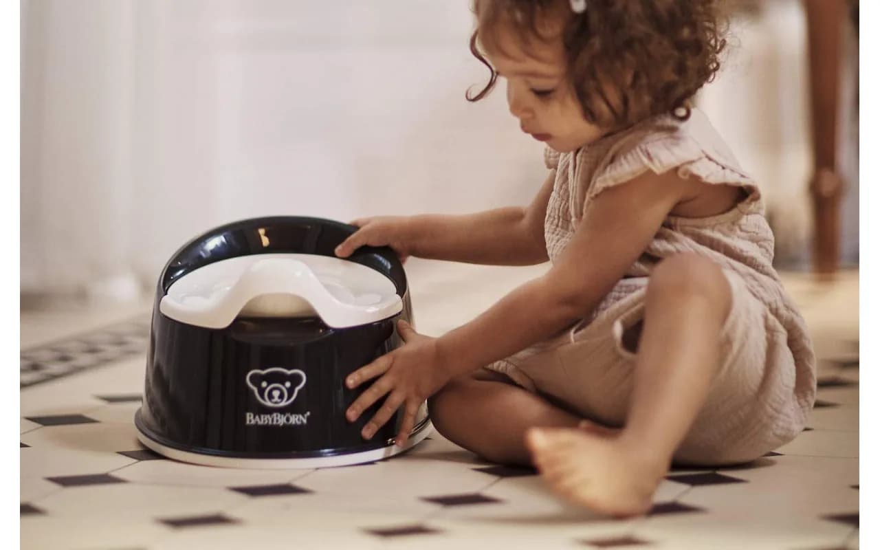 Горщик BabyBjorn Smart Potty 2567 Black фото 2 Горщик BabyBjorn Smart Potty 2567 Black фото 2