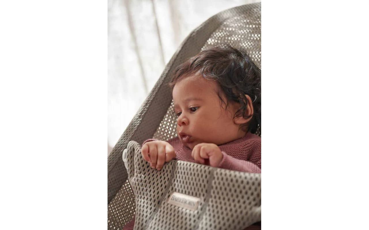 Шезлонг BabyBjorn Bouncer Bliss Mesh 1027 Sand Gray фото 2 Шезлонг BabyBjorn Bouncer Bliss Mesh 1027 Sand Gray фото 2
