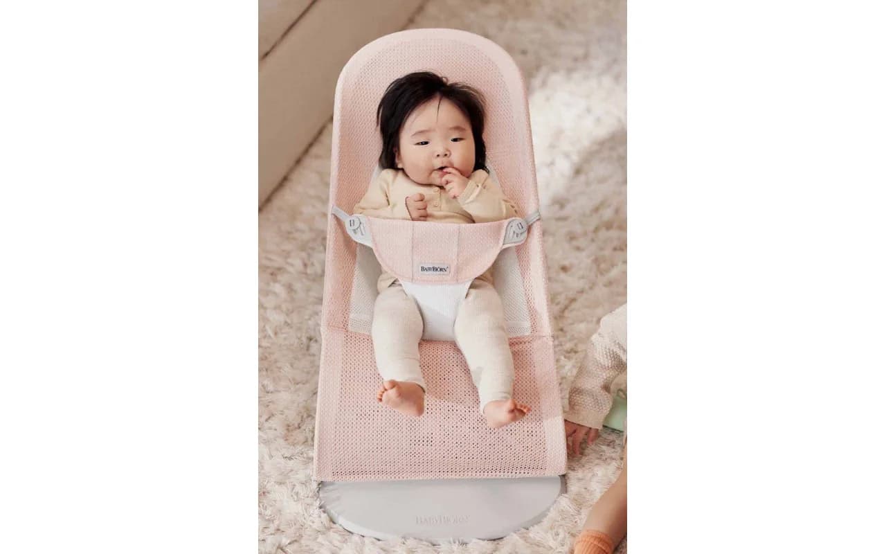 Шезлонг BabyBjorn Bouncer Balance Soft Mesh 1424 Blush фото 3 Шезлонг BabyBjorn Bouncer Balance Soft Mesh 1424 Blush фото 3