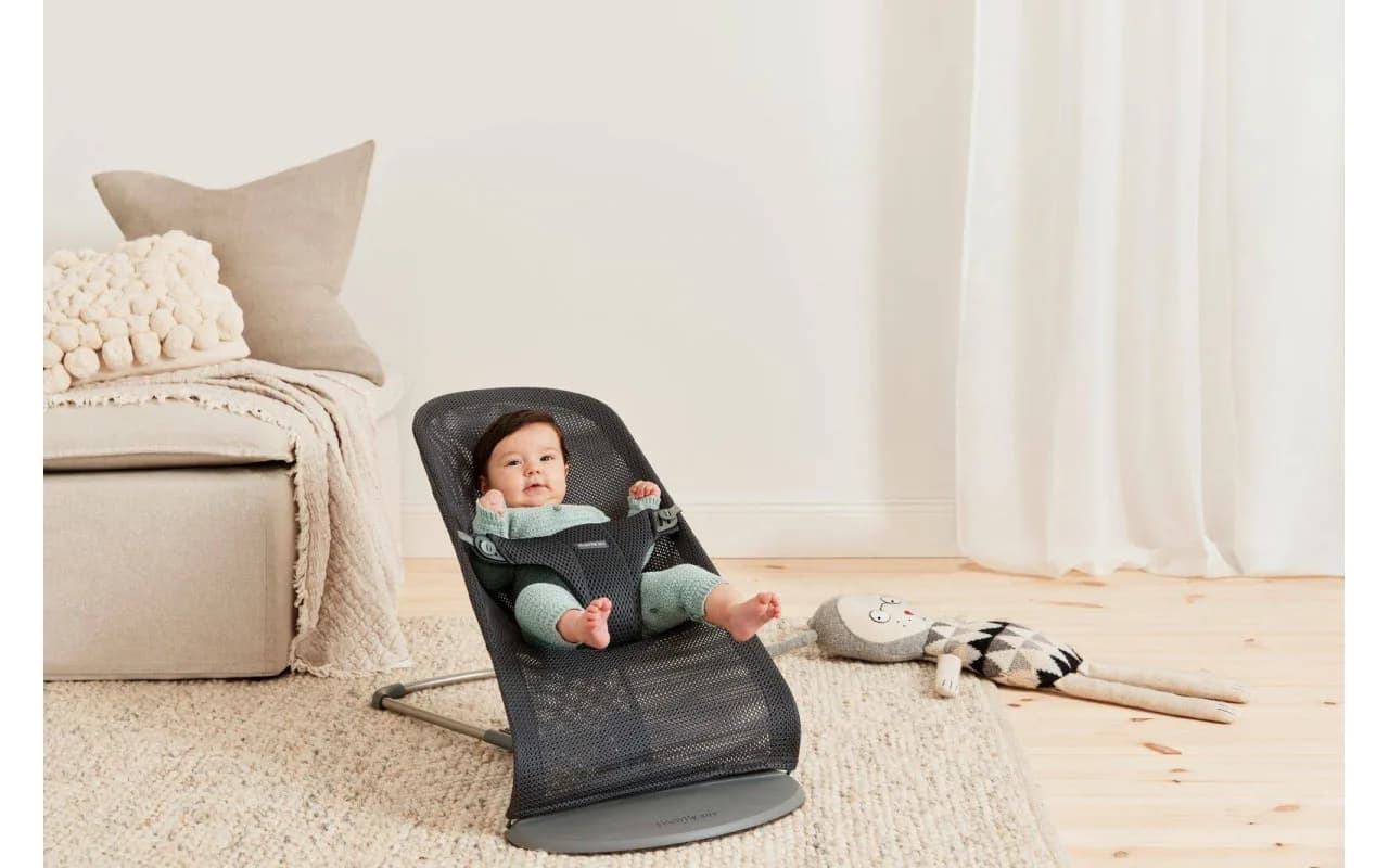 Шезлонг BabyBjorn Bouncer Bliss Mesh 0136 Anthracite фото 3 Шезлонг BabyBjorn Bouncer Bliss Mesh 0136 Anthracite фото 3