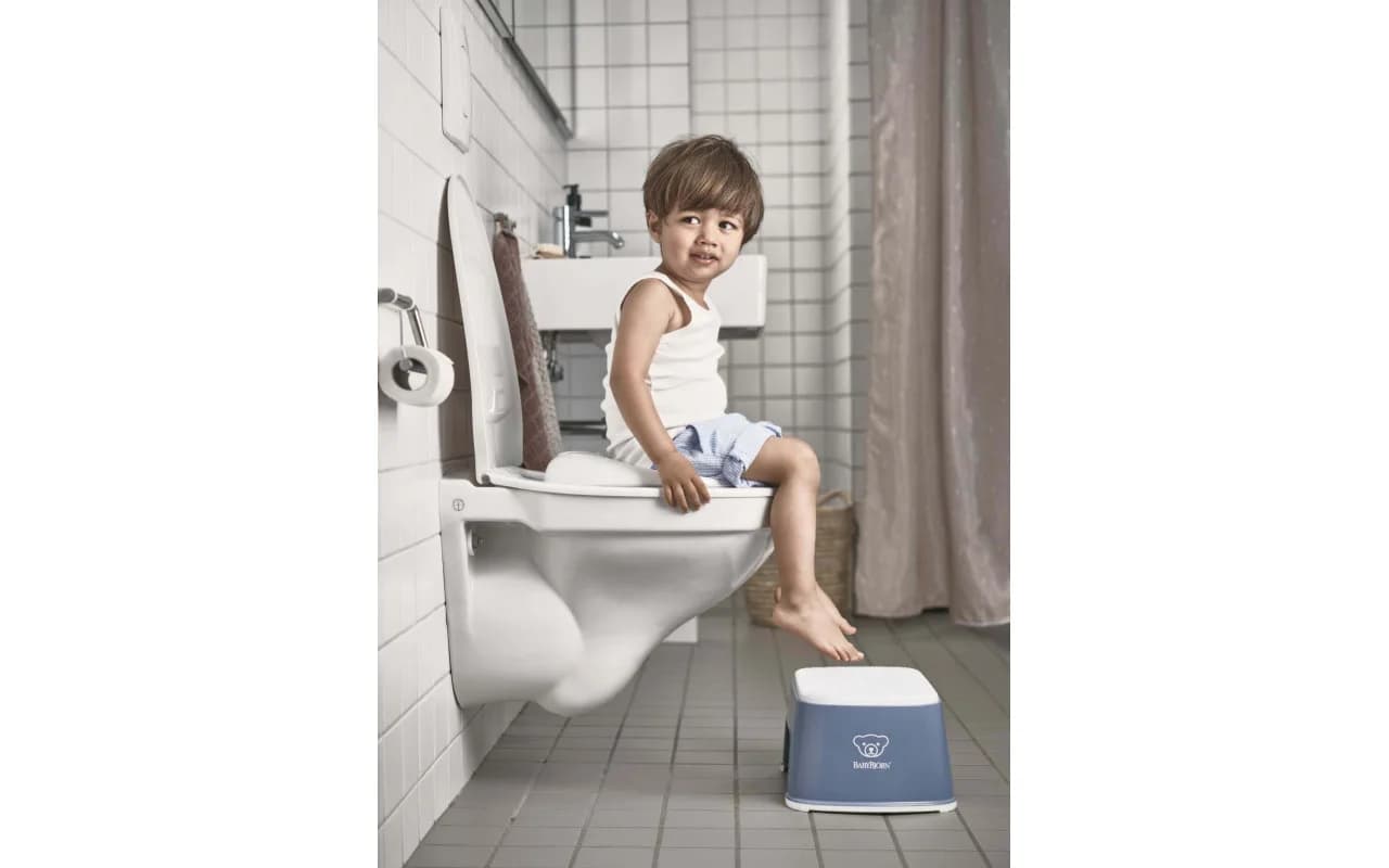 Подставка для ног BabyBjorn Step Stool 2694 Powder Blue/White фото 2 Подставка для ног BabyBjorn Step Stool 2694 Powder Blue/White фото 2