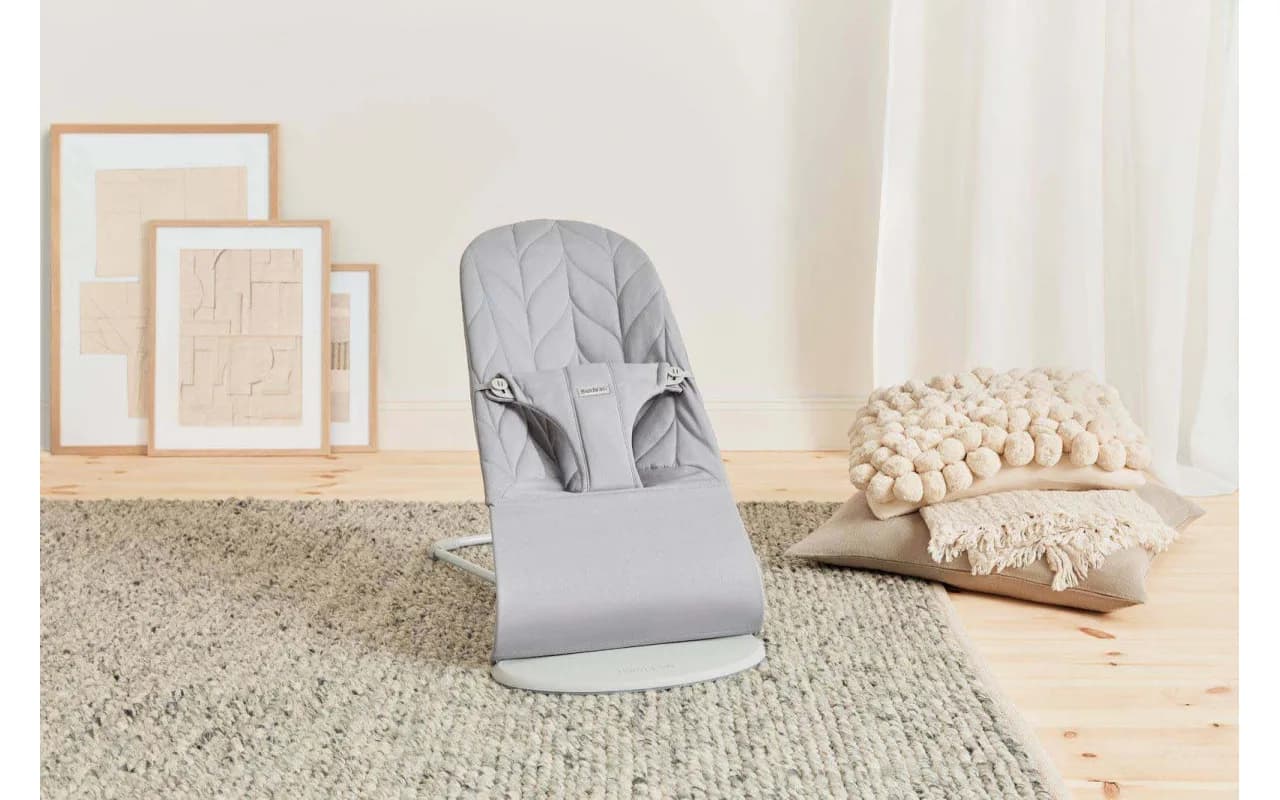 Шезлонг BabyBjorn Bouncer Bliss Woven Petal Quilt 2246 Light Grey фото 3 Шезлонг BabyBjorn Bouncer Bliss Woven Petal Quilt 2246 Light Grey фото 3