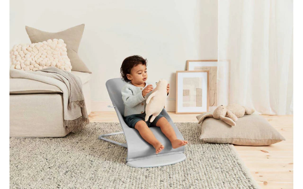 Шезлонг BabyBjorn Bouncer Bliss Woven Petal Quilt 2246 Light Grey фото 2 Шезлонг BabyBjorn Bouncer Bliss Woven Petal Quilt 2246 Light Grey фото 2