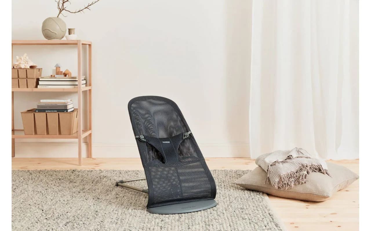 Шезлонг BabyBjorn Bouncer Bliss Mesh 0136 Anthracite фото 2 Шезлонг BabyBjorn Bouncer Bliss Mesh 0136 Anthracite фото 2