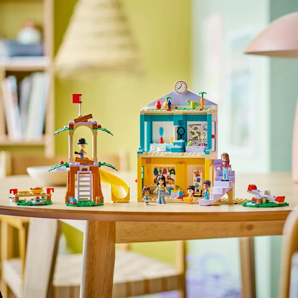 Конструктор LEGO Friends Детский сад Хартлейк-Сити 239дет 42636 фото 3