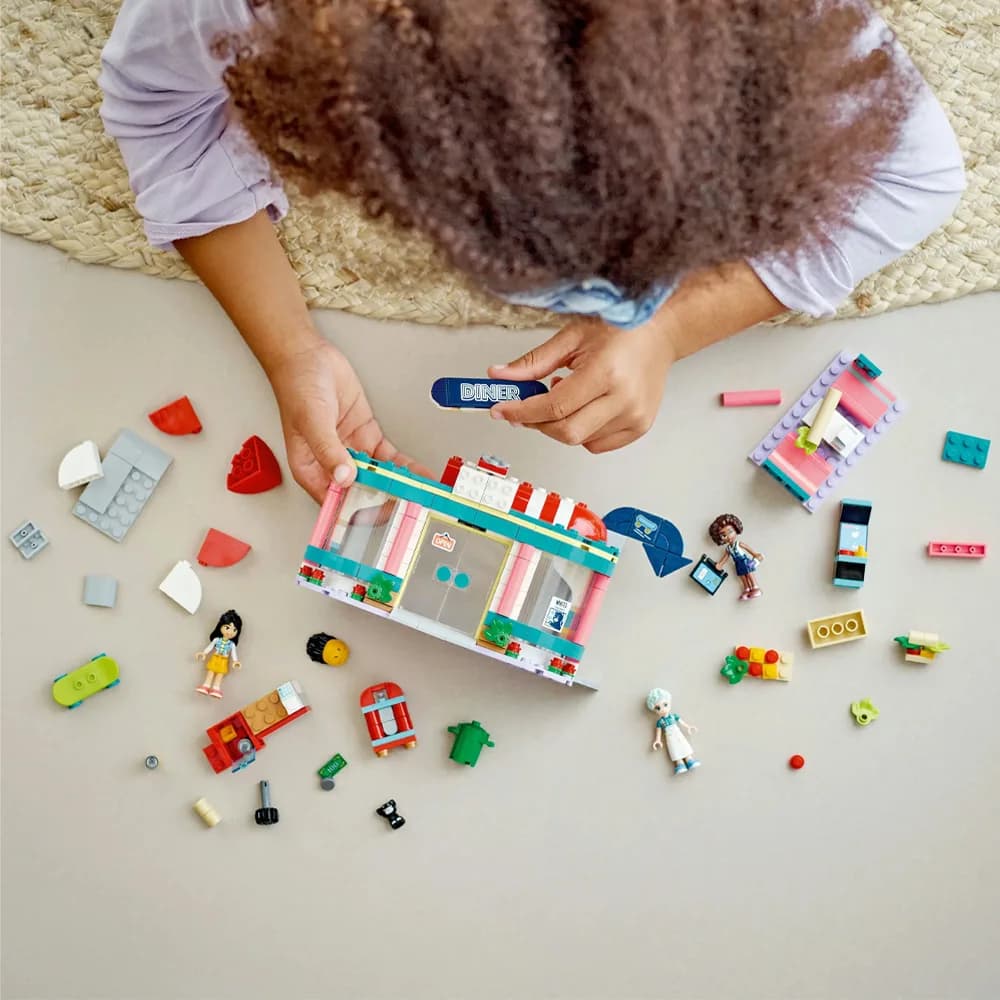 Конструктор LEGO Friends Хартлейк Сити: ресторанчик в центре города 346дет 41728 фото 7