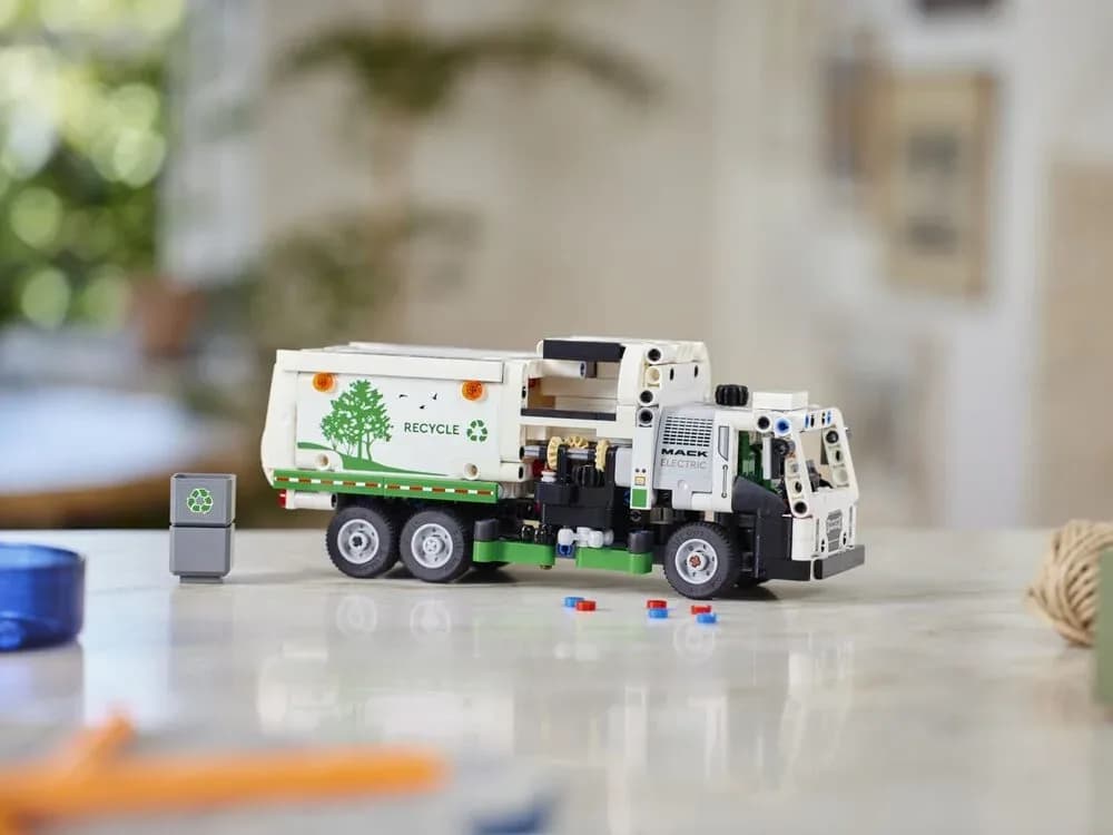 Конструктор Lego Technic Сміттєвоз Mack® LR Electric 503дет 42167 фото 6 Конструктор Lego Technic Сміттєвоз Mack® LR Electric 503дет 42167 фото 6