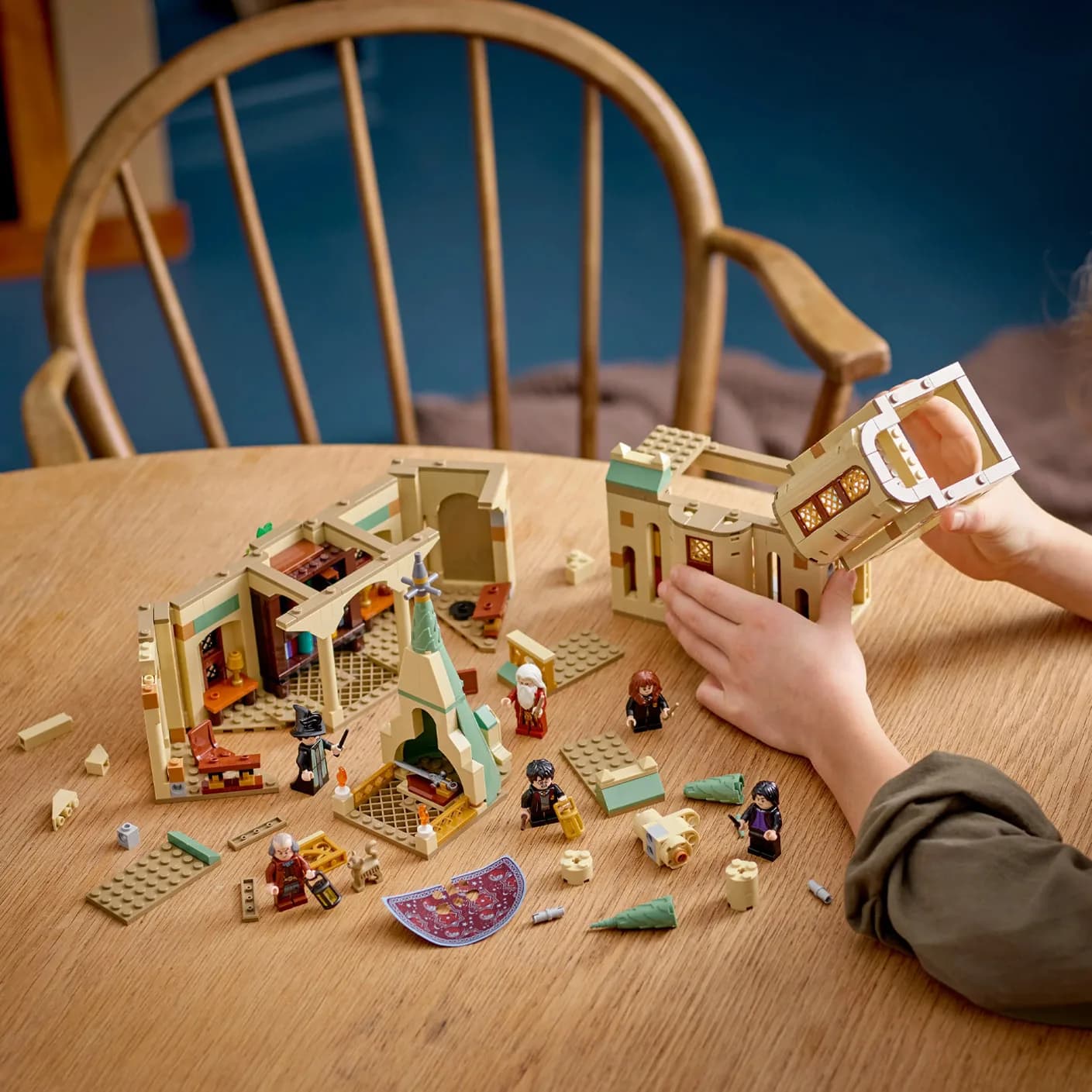 Конструктор Lego Harry Potter Хогвартс: Кабинет Дамблдора 654дет 76402 фото 7 Конструктор Lego Harry Potter Хогвартс: Кабинет Дамблдора 654дет 76402 фото 7