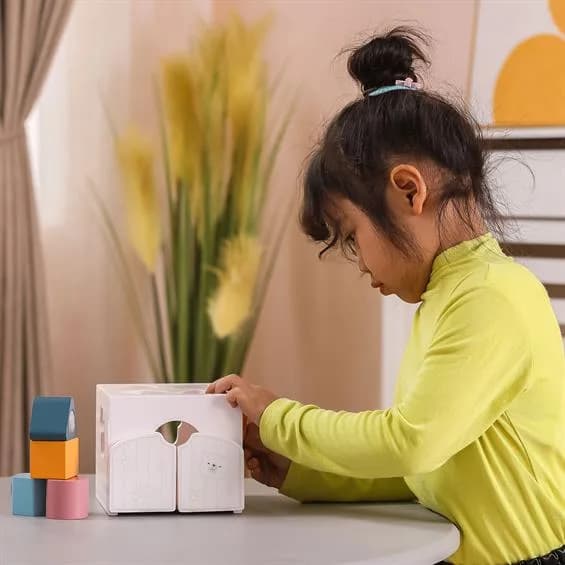 Сортер із брязкальцями Viga Toys Будиночок для звірят 44052 фото 5 Сортер із брязкальцями Viga Toys Будиночок для звірят 44052 фото 5