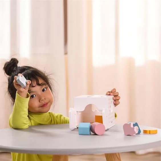 Сортер із брязкальцями Viga Toys Будиночок для звірят 44052 фото 3 Сортер із брязкальцями Viga Toys Будиночок для звірят 44052 фото 3
