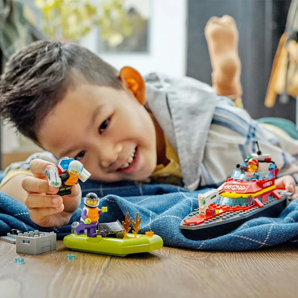 Конструктор LEGO City Лодка пожарной бригады 144дет 60373 фото 8 Конструктор LEGO City Лодка пожарной бригады 144дет 60373 фото 8