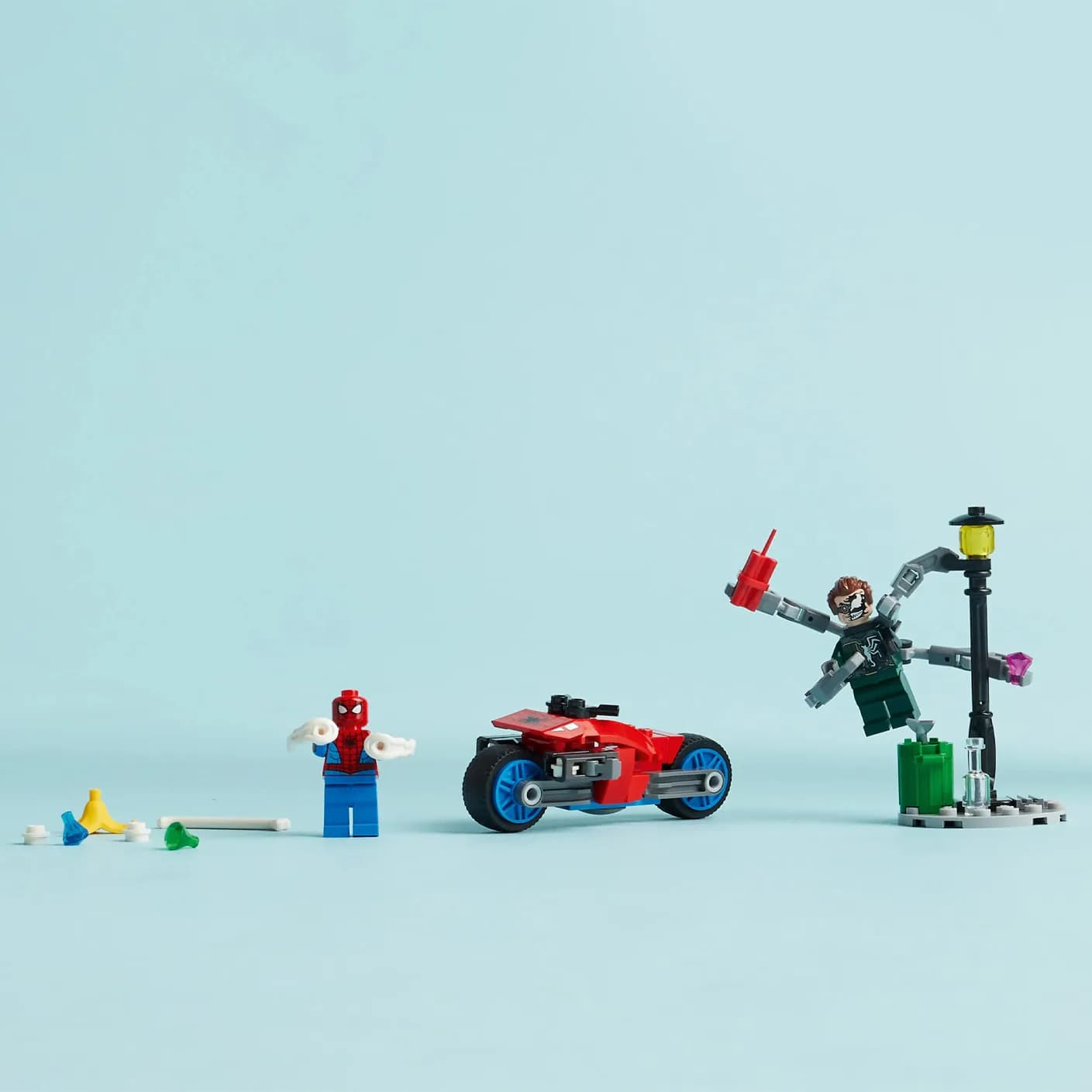 Конструктор Lego Marvel Погоня на мотоциклах Людина-Павук vs. Доктор Восьминіг 77дет 76275 фото 6 Конструктор Lego Marvel Погоня на мотоциклах Людина-Павук vs. Доктор Восьминіг 77дет 76275 фото 6