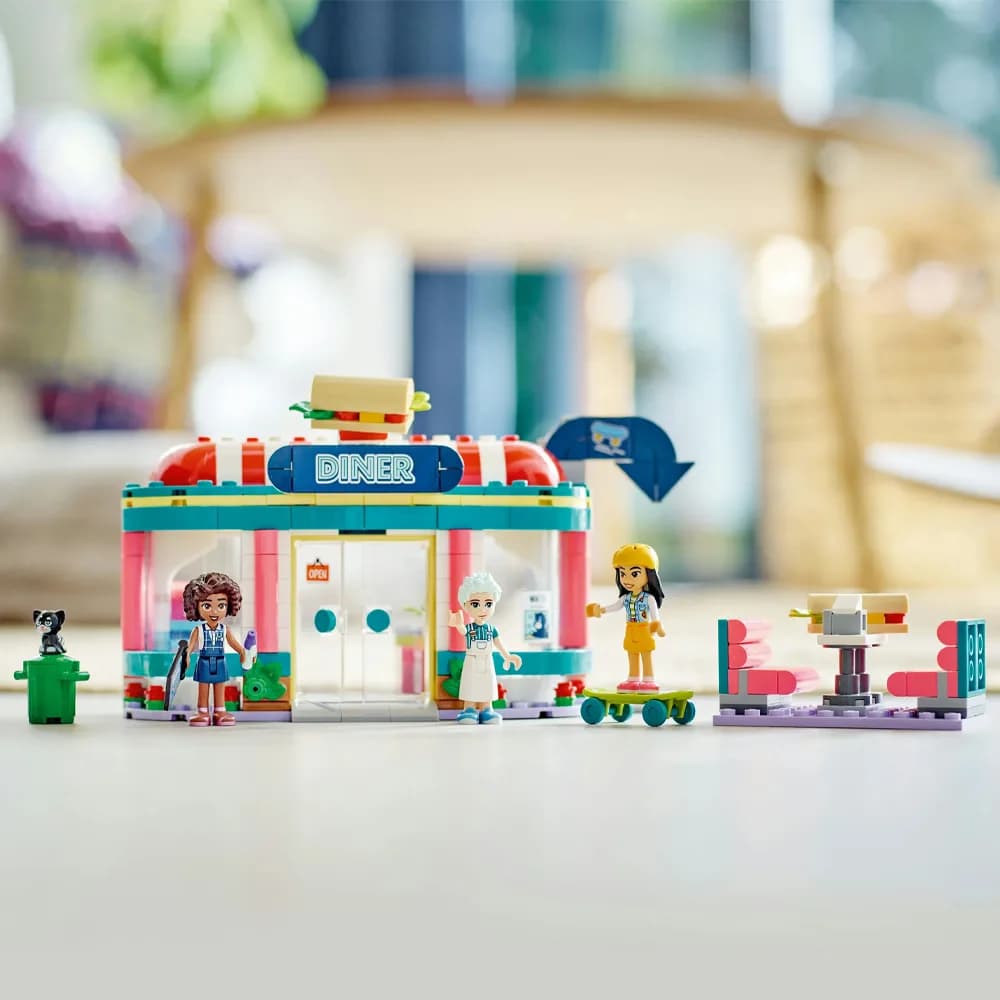 Конструктор LEGO Friends Хартлейк Сити: ресторанчик в центре города 346дет 41728 фото 3