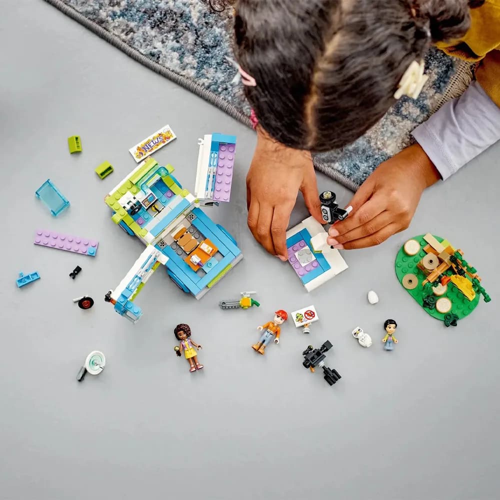 Конструктор LEGO Friends Фургон новостной редакции 446дет 41749 фото 6