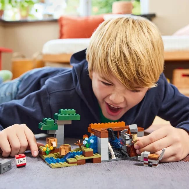 Конструктор Lego Minecraft Шахтна експедиція Броненосець 247дет 21269 фото 5 Конструктор Lego Minecraft Шахтна експедиція Броненосець 247дет 21269 фото 5