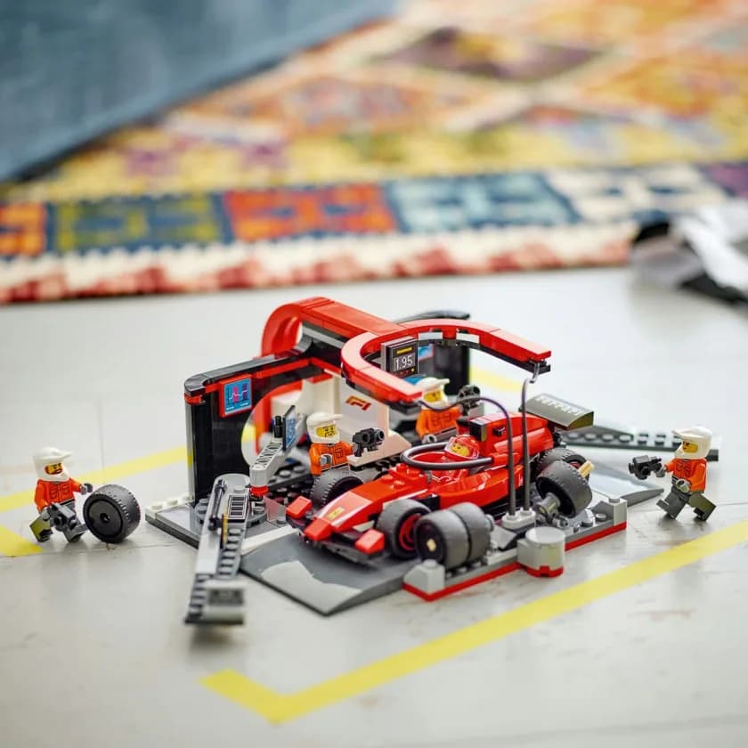 Конструктор Lego City Пит-стоп и пит-экипаж F1 322дет 60443 фото 2 Конструктор Lego City Пит-стоп и пит-экипаж F1 322дет 60443 фото 2