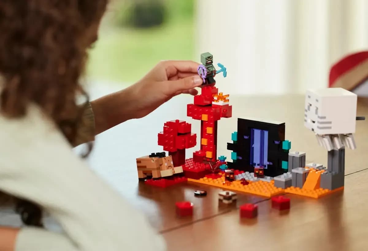 Конструктор Lego Minecraft Засідка біля порталу в Нижній світ 352дет 21255 фото 8 Конструктор Lego Minecraft Засідка біля порталу в Нижній світ 352дет 21255 фото 8