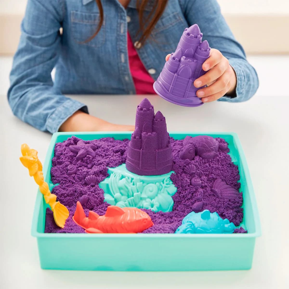 Набор песка с формочками Kinetic Sand Замок из песка 454г 71402 фото 7 Набор песка с формочками Kinetic Sand Замок из песка 454г 71402 фото 7