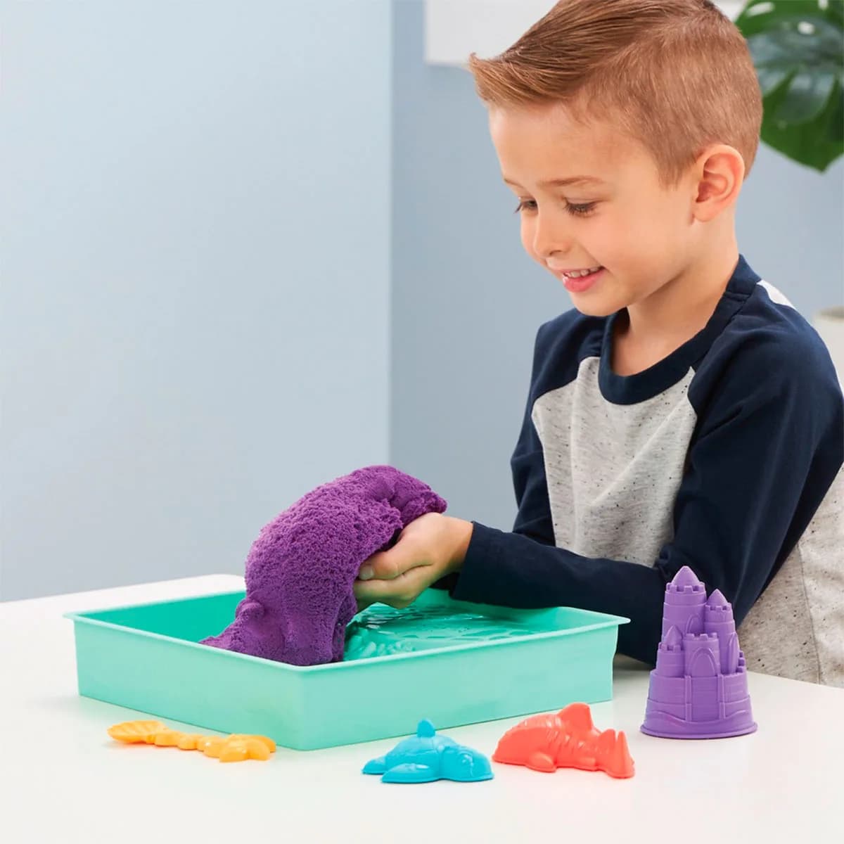 Набор песка с формочками Kinetic Sand Замок из песка 454г 71402 фото 9 Набор песка с формочками Kinetic Sand Замок из песка 454г 71402 фото 9