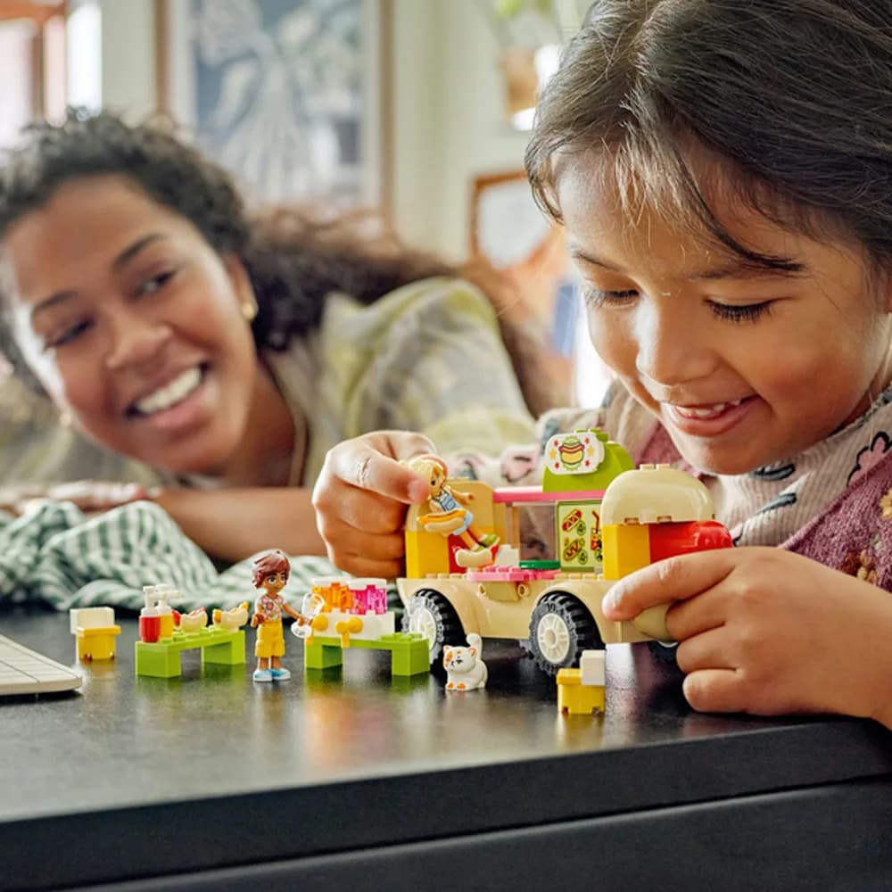 Конструктор Lego Friends Вантажівка із хот-доґами 100дет 42633 фото 7 Конструктор Lego Friends Вантажівка із хот-доґами 100дет 42633 фото 7