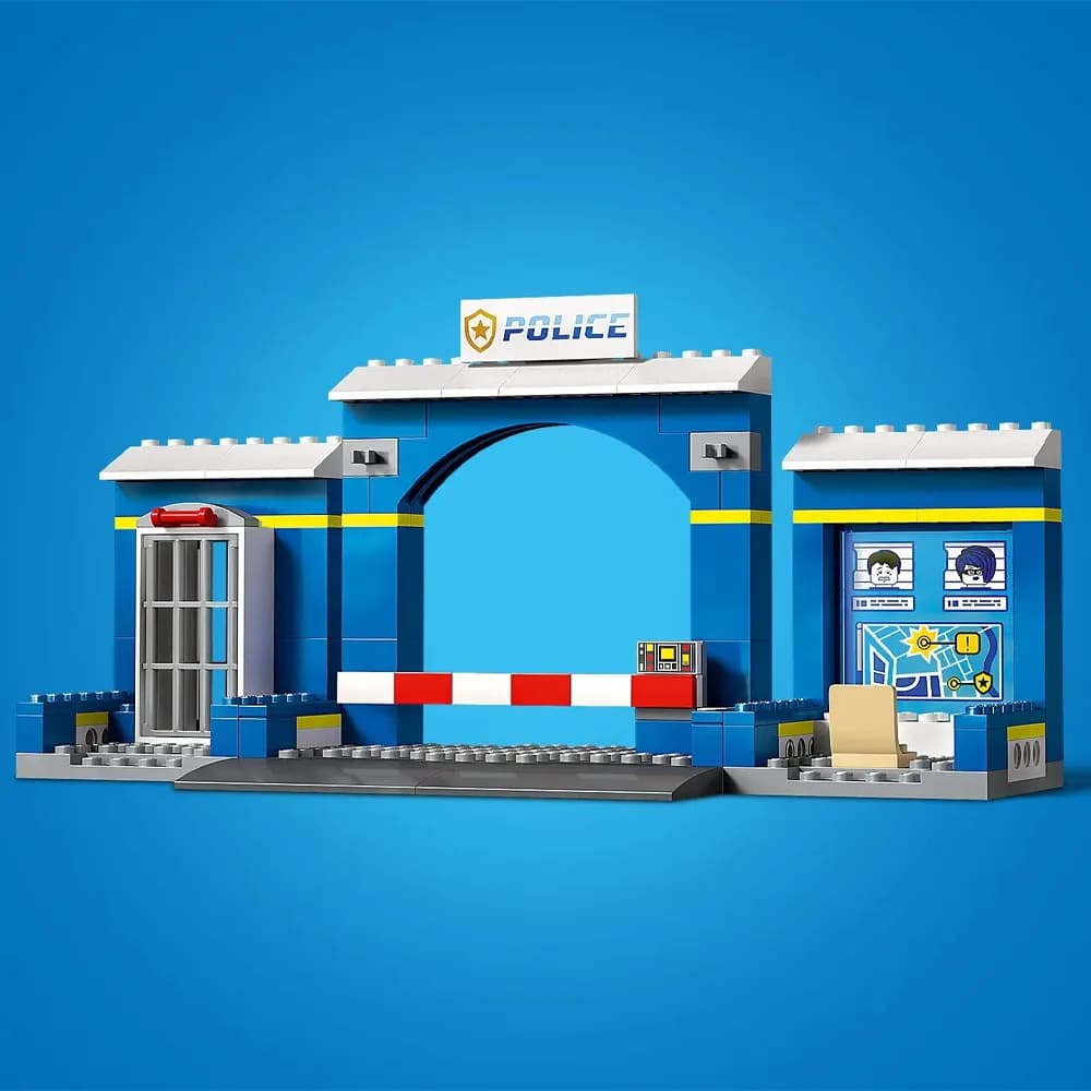 Конструктор LEGO City Преследование на полицейском участке 172дет 60370 фото 4 Конструктор LEGO City Преследование на полицейском участке 172дет 60370 фото 4