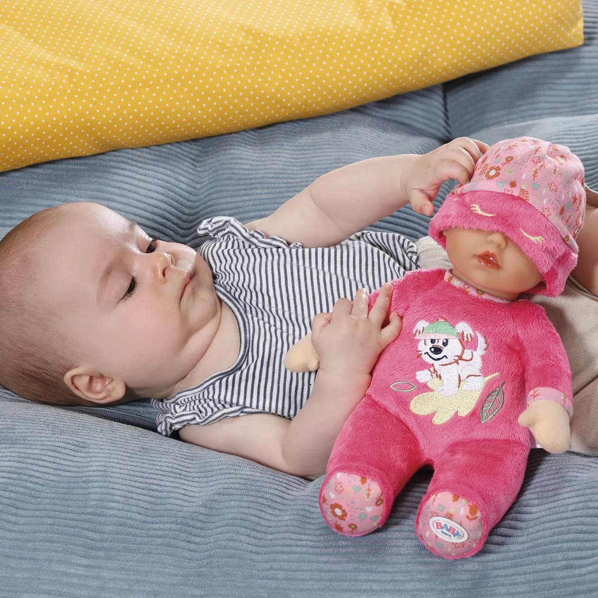 Лялька ZAPF Baby Born Маленька соня 30см 833674 фото 6 Лялька ZAPF Baby Born Маленька соня 30см 833674 фото 6