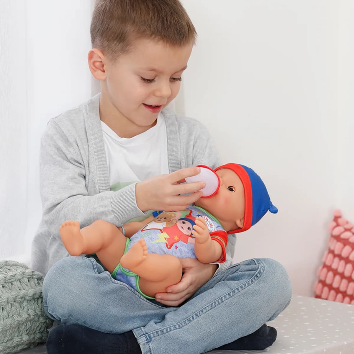 Лялька ZAPF Baby Born Джонас 43см 834848 фото 7 Лялька ZAPF Baby Born Джонас 43см 834848 фото 7