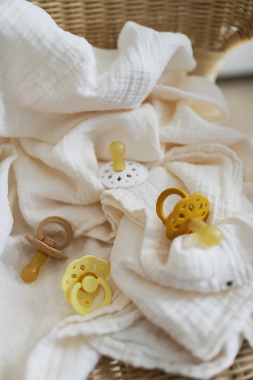 Пустышка латексная BIBS Boheme Pale Butter 0-6м 210310 фото 3