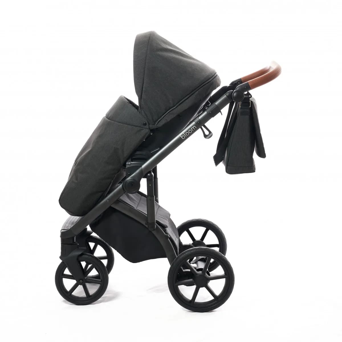 Коляска універсальна 2в1 Roan Bloom 9023-RB-26 Black stripes фото 2 Коляска універсальна 2в1 Roan Bloom 9023-RB-26 Black stripes фото 2