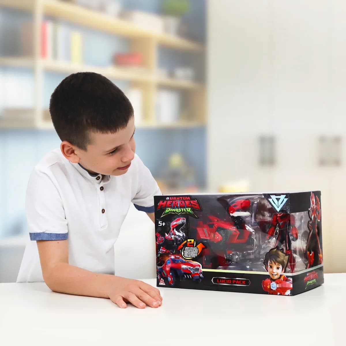 Игровой набор Dinoster с фигуркой Лучио EU580891 фото 2 Игровой набор Dinoster с фигуркой Лучио EU580891 фото 2