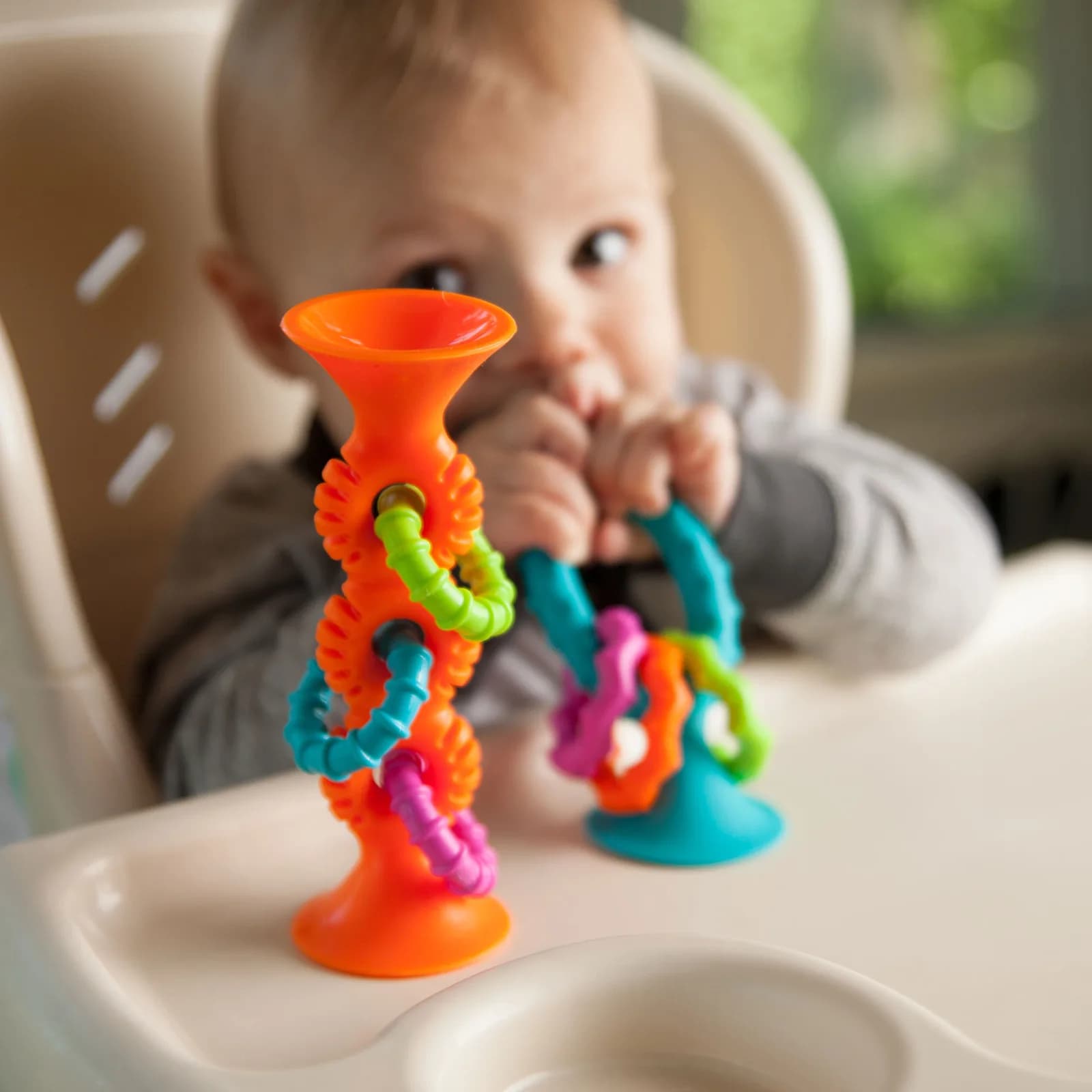 Брязкальце-прорізувач Fat Brain Toys pipSquigz Loops F165ML фото 5 Брязкальце-прорізувач Fat Brain Toys pipSquigz Loops F165ML фото 5