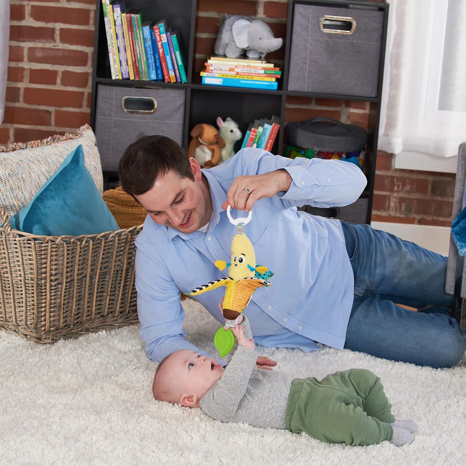 Подвеска Lamaze Банан с прорезывателем L27382 фото 4 Подвеска Lamaze Банан с прорезывателем L27382 фото 4