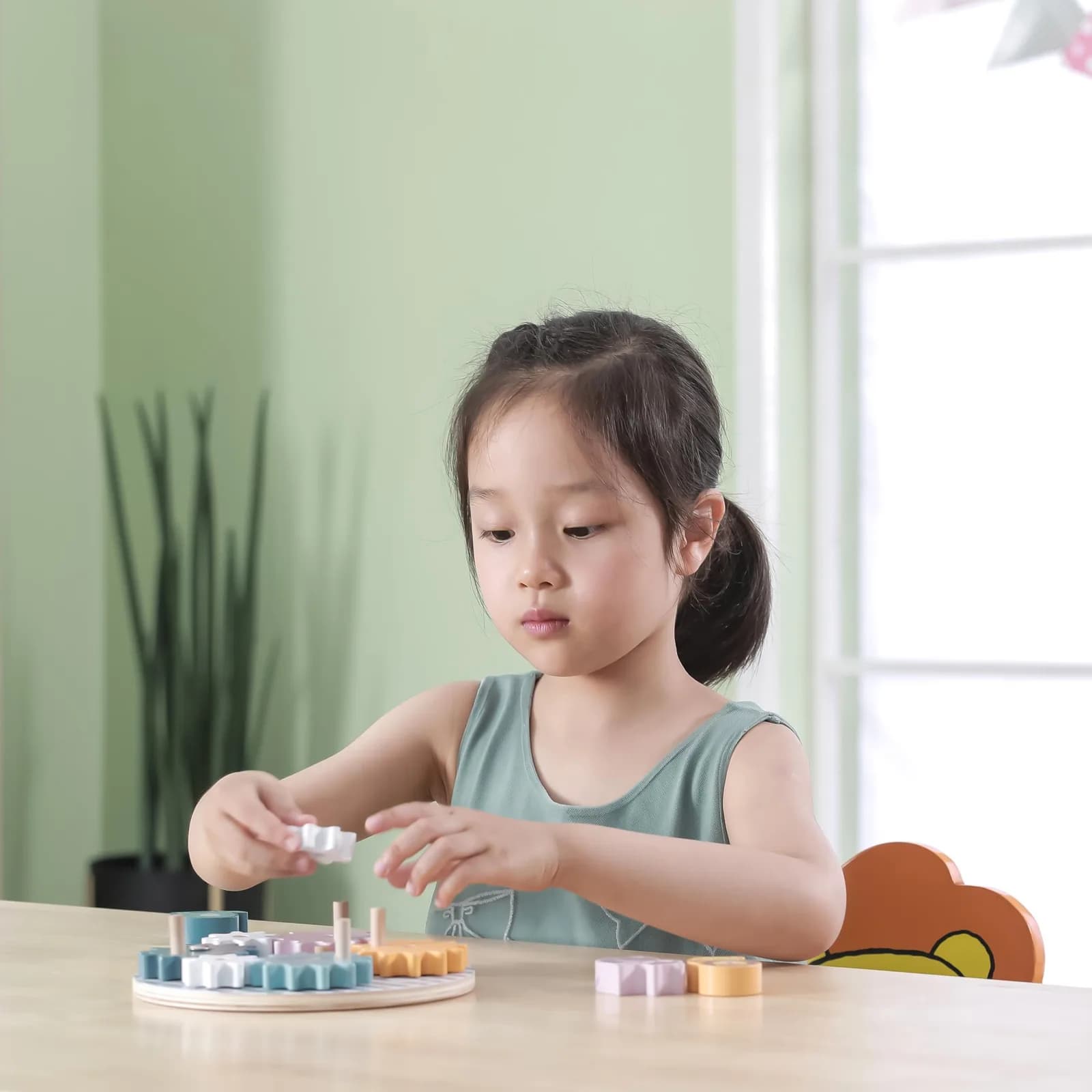 Іграшка розвиваюча Viga Toys Шестерні зі звірятами 44006 фото 2 Іграшка розвиваюча Viga Toys Шестерні зі звірятами 44006 фото 2