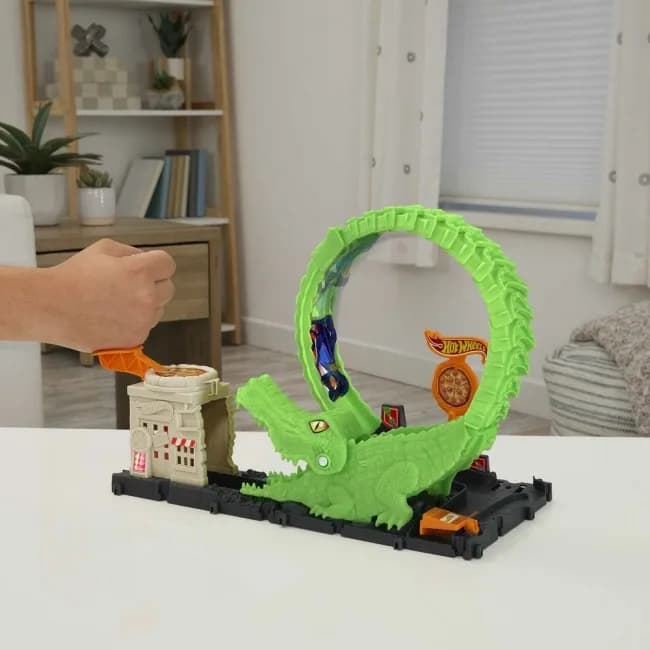 Набор игровой Hot Wheels Атака аллигатора HKX39 фото 2 Набор игровой Hot Wheels Атака аллигатора HKX39 фото 2