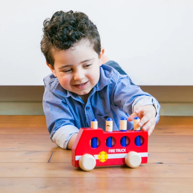 Игрушка развивающая New Classic Toys Пожарная машина 10546 фото 4 Игрушка развивающая New Classic Toys Пожарная машина 10546 фото 4