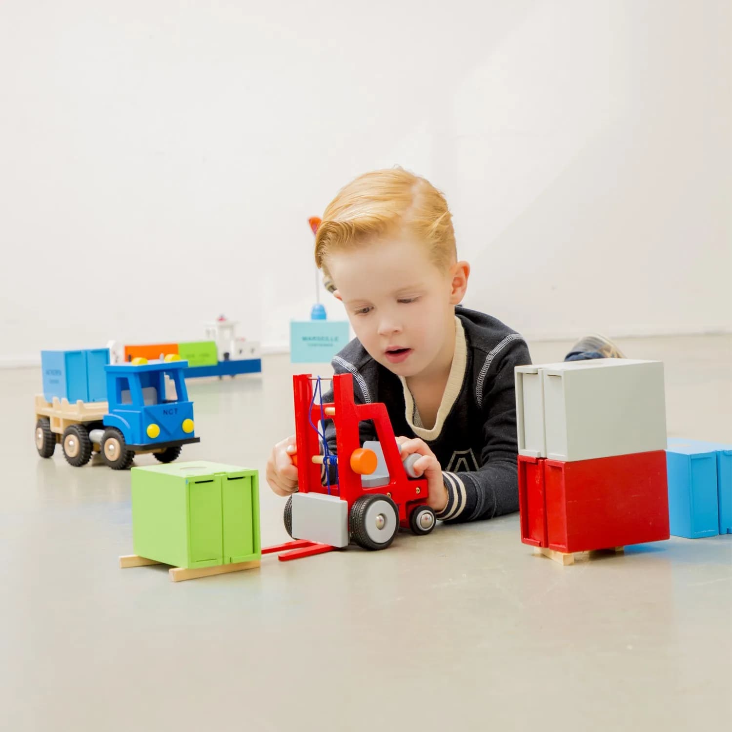 Навантажувач New Classic Toys 10920 фото 3 Навантажувач New Classic Toys 10920 фото 3