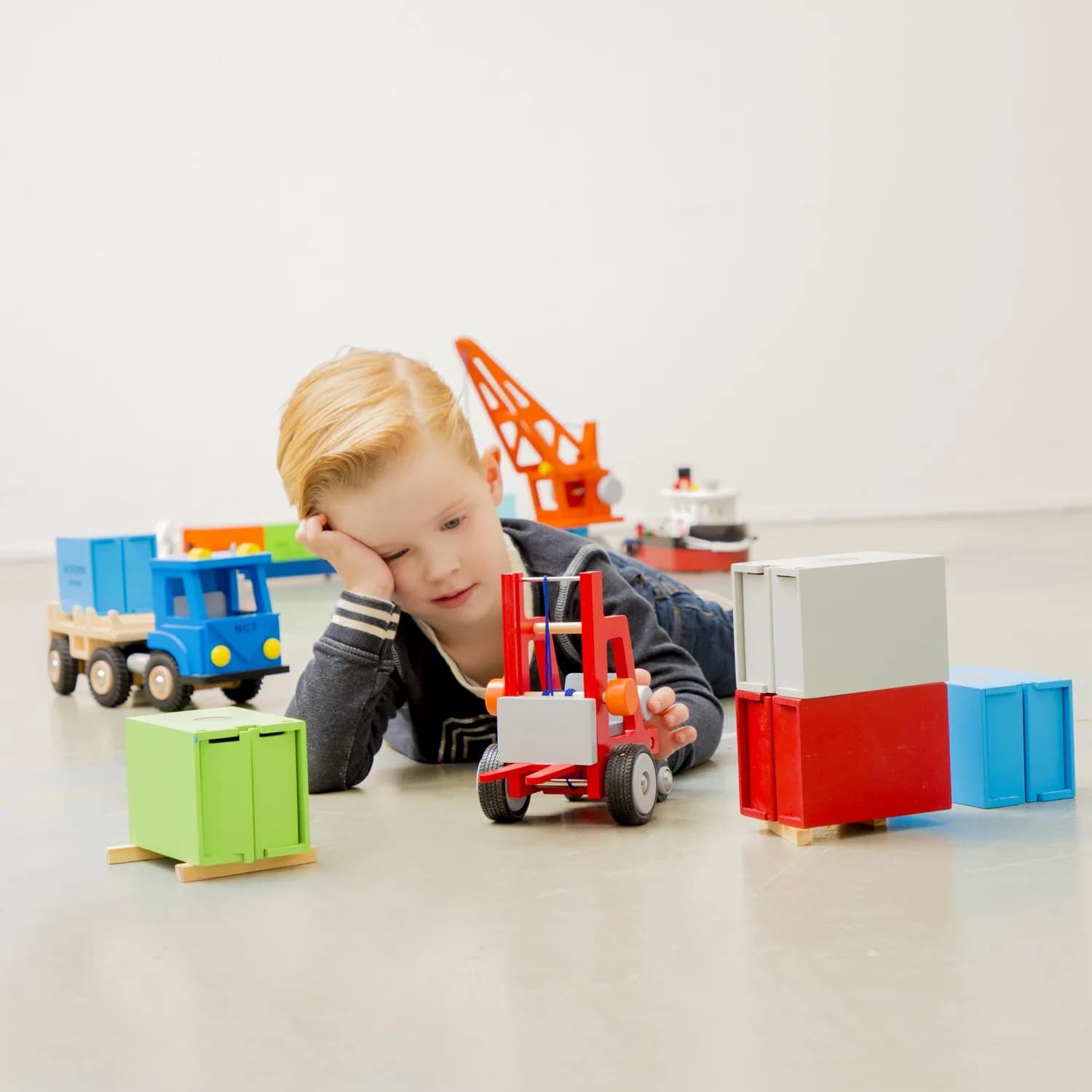 Навантажувач New Classic Toys 10920 фото 4 Навантажувач New Classic Toys 10920 фото 4