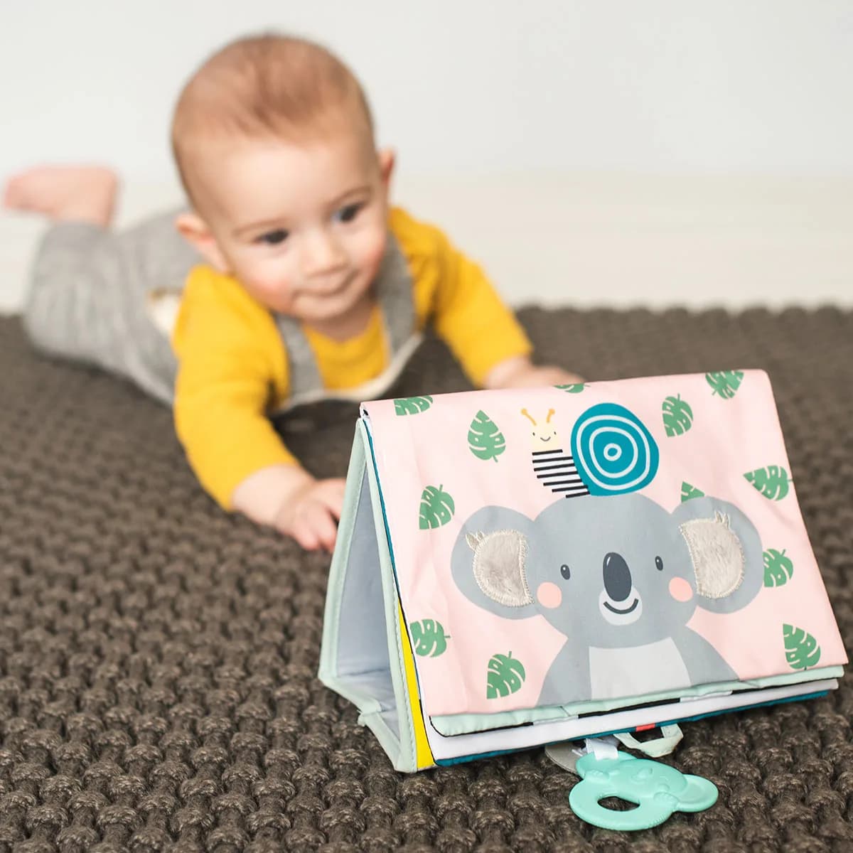 Книжка-раскладушка Taf Toys Мечтательные коалы Приключения коалы Кимми 12395 фото 4 Книжка-раскладушка Taf Toys Мечтательные коалы Приключения коалы Кимми 12395 фото 4