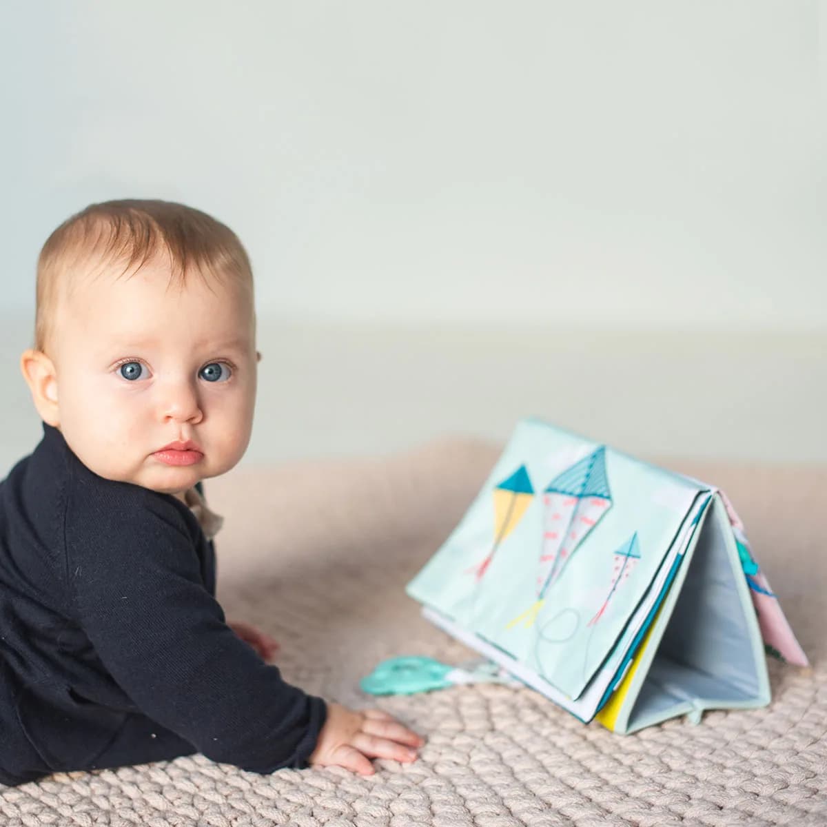 Книжка-раскладушка Taf Toys Мечтательные коалы Приключения коалы Кимми 12395 фото 3 Книжка-раскладушка Taf Toys Мечтательные коалы Приключения коалы Кимми 12395 фото 3