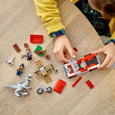Конструктор Lego Jurassic World Блу та впіймання бета-велоцираптора 181дет 76946 фото 6 Конструктор Lego Jurassic World Блу та впіймання бета-велоцираптора 181дет 76946 фото 6