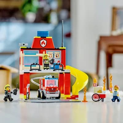 Конструктор Lego City Пожежне депо та пожежна машина 153дет 60375 фото 6 Конструктор Lego City Пожежне депо та пожежна машина 153дет 60375 фото 6