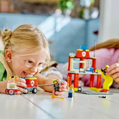 Конструктор Lego City Пожежне депо та пожежна машина 153дет 60375 фото 7 Конструктор Lego City Пожежне депо та пожежна машина 153дет 60375 фото 7