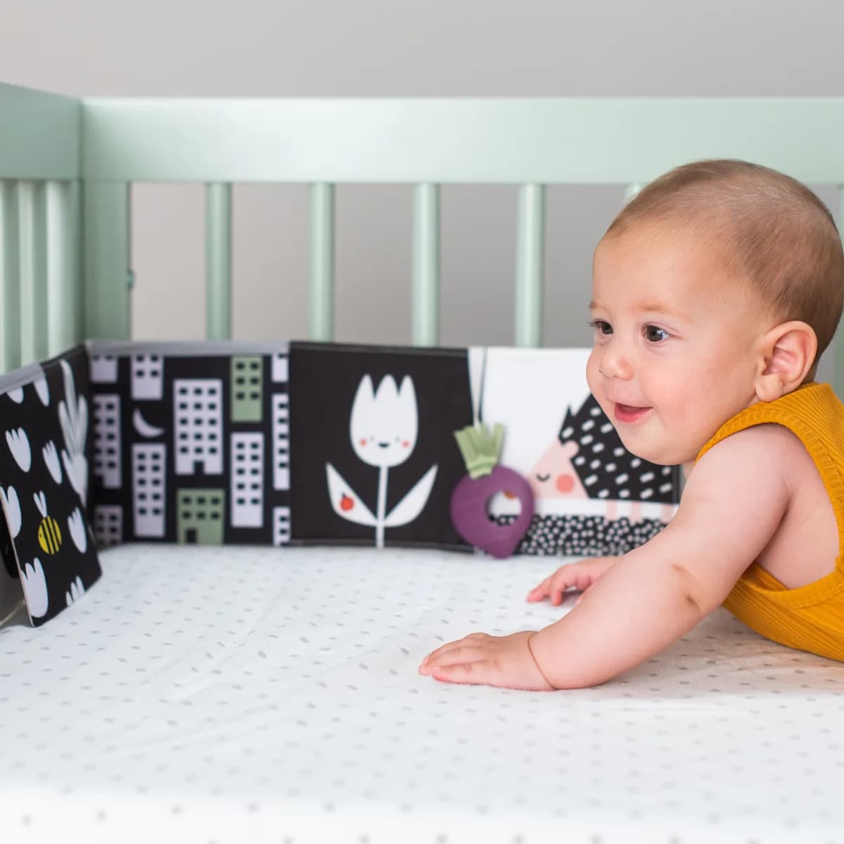 Книжка-розкладушка Taf Toys Зайчики 13065 фото 3