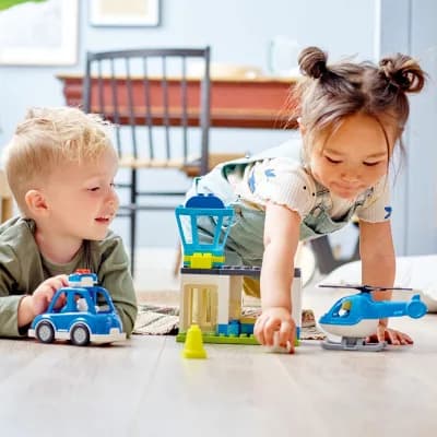 Конструктор Lego Duplo Поліцейська дільниця та гелікоптер 40дет 10959 фото 7 Конструктор Lego Duplo Поліцейська дільниця та гелікоптер 40дет 10959 фото 7