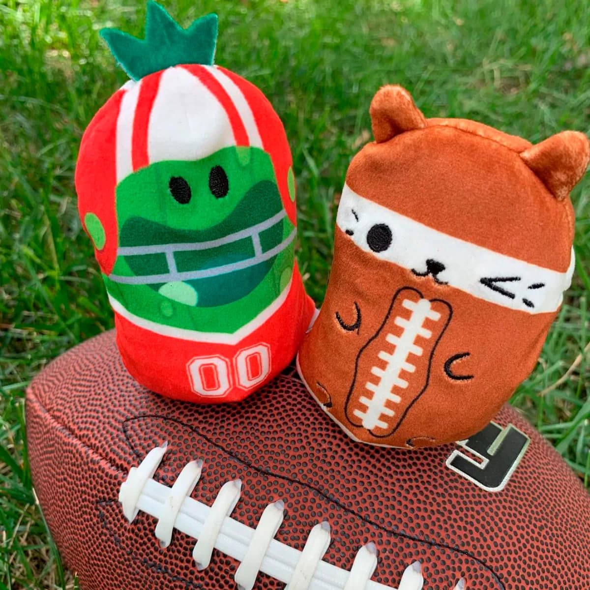 Іграшка м'яка Cats Vs Pickles 2в1 Котик та Огірок Спортсмени 15см CVP2200-3 фото 2 Іграшка м'яка Cats Vs Pickles 2в1 Котик та Огірок Спортсмени 15см CVP2200-3 фото 2