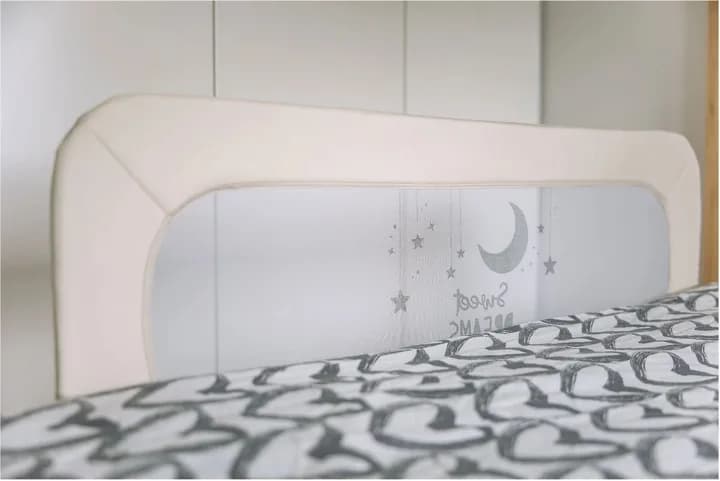 Захисний бар'єр FreeON 135x57 см Sweet Dreams 48471 фото 2 Захисний бар'єр FreeON 135x57 см Sweet Dreams 48471 фото 2